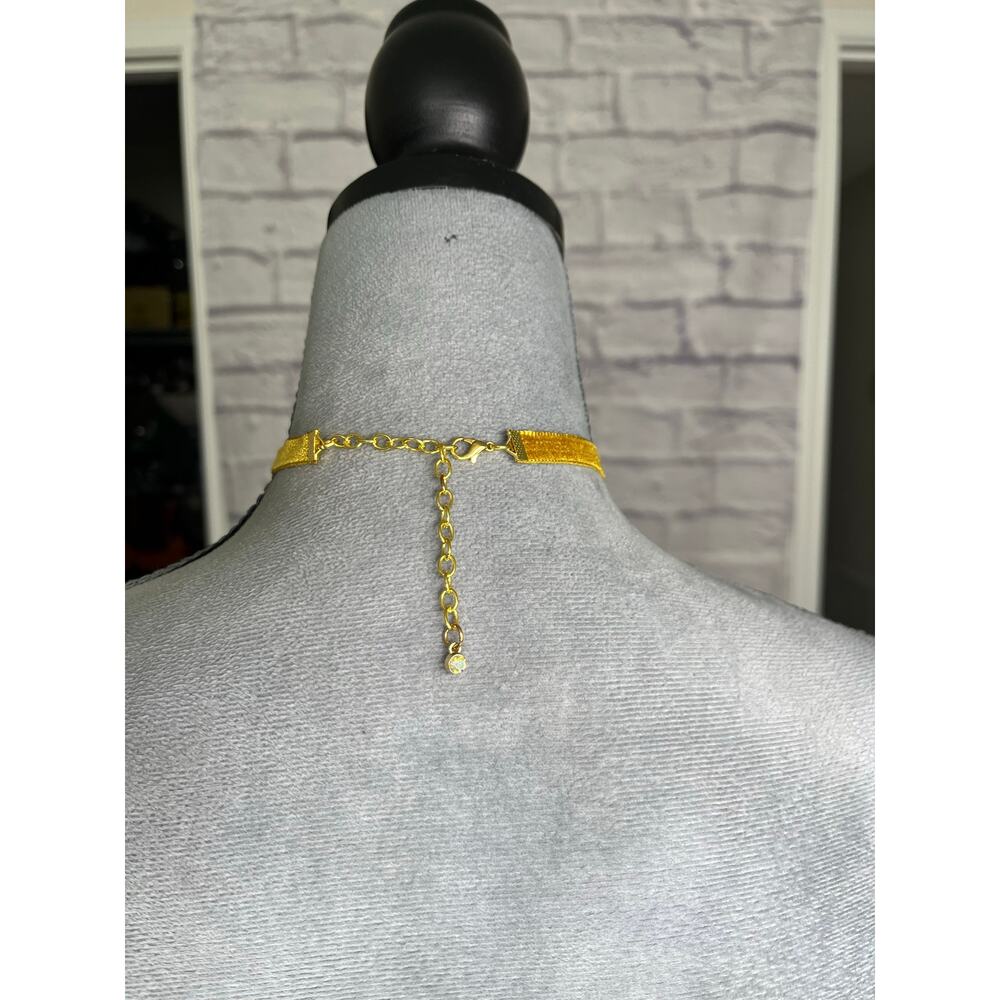 Handmade Velvet Choker with Vintage Style Frog Brooch - Picture 4 of 11